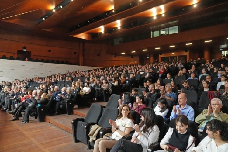 Prof. Dr. Ayhan Kızıl, senfonik konserle anıldı