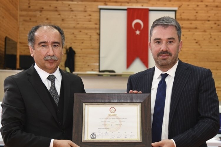 Ankara'da Pursaklar Belediye Başkanı Ertuğrul &Ccedil;etin, mazbatasını aldı