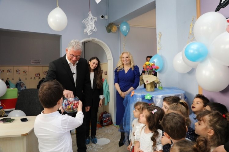 Bursa'da Başkan Dalgıç, ilk bayram ziyaretini çocuklarla gerçekleştirdi