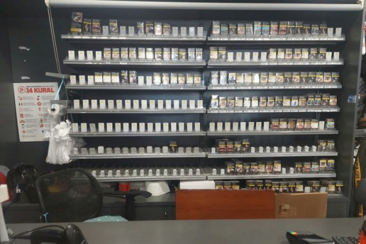 Sigaraya zam geldi vatandaşlar marketlere akın etti! Raflar boş kaldı