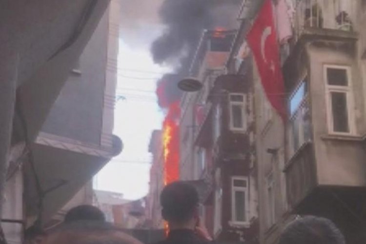 İstanbul'da bitişik iki binada yangın