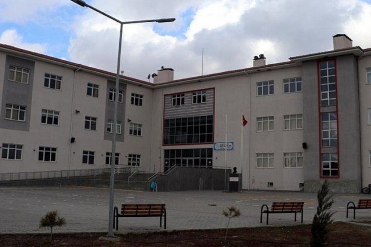 Kızının &ouml;ğretmeni ile birlikte olup hamile kaldı! Okulda dehşet sa&ccedil;an kadın i&ccedil;in karar