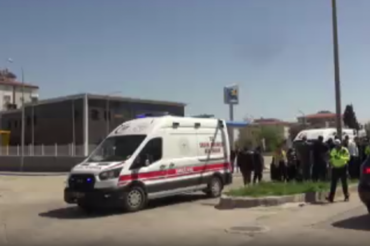 Kilis'te, motosiklet devrildi! 2 kişi yaralandı
