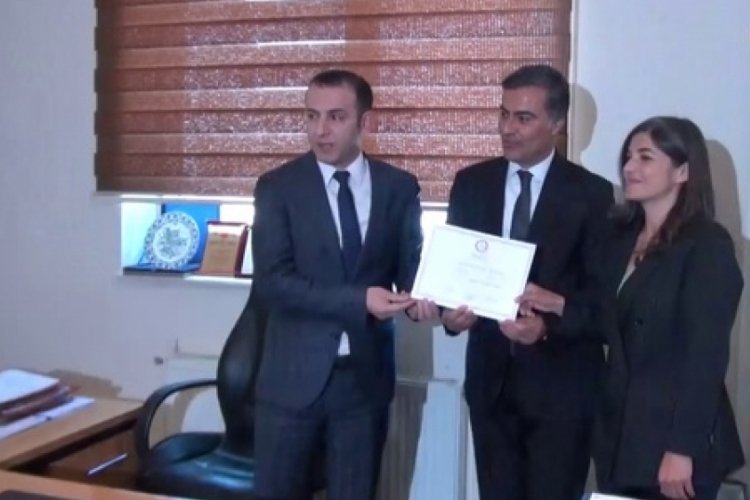Van DEM Partili Van B&uuml;y&uuml;kşehir Belediye Başkanı Zeydan, mazbatasını aldı