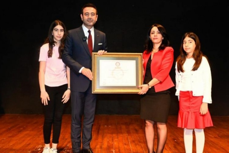 Beşiktaş Belediye Başkanı Rıza Akpolat mazbatasını aldı