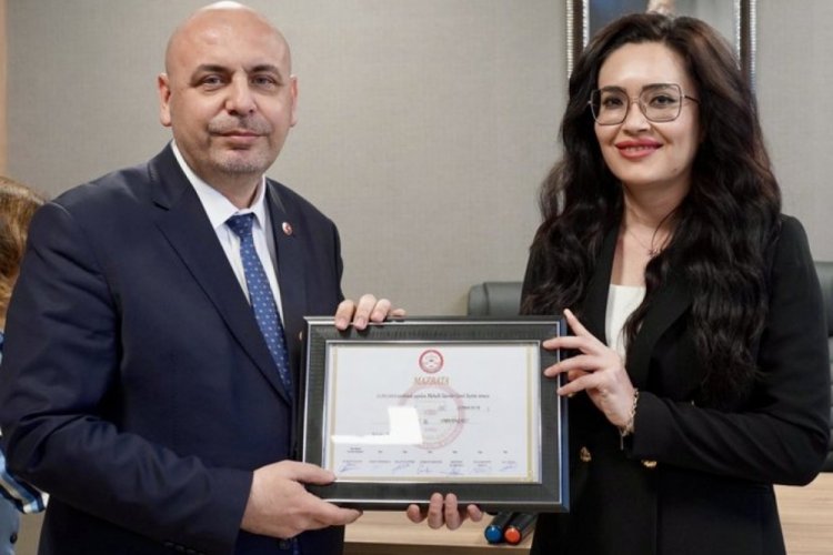 Orhangazi Belediye Başkanı Bekir Aydın mazbatasını aldı