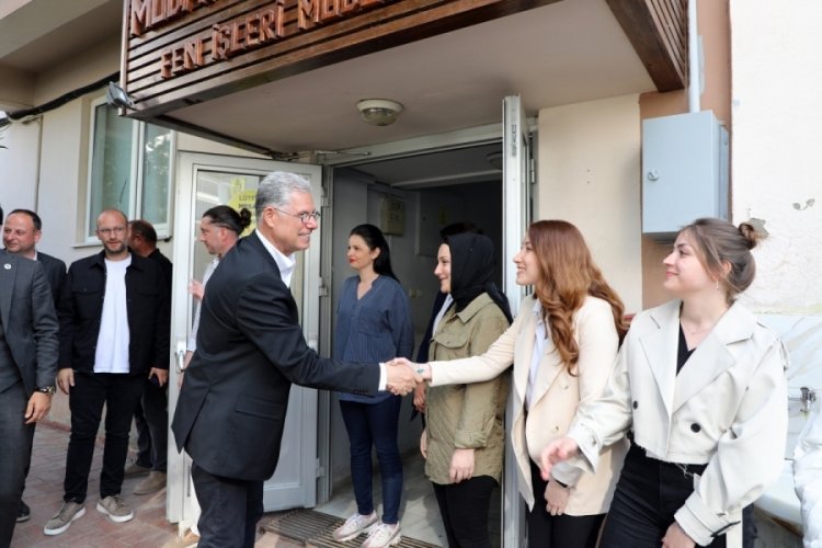 Mudanya Belediye Başkanı Deniz Dalgıç belediye çalışanlarıyla bayramlaştı