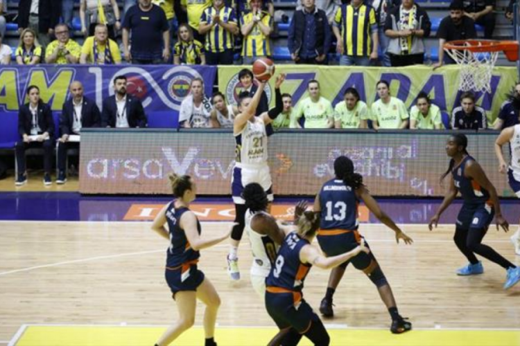 Fenerbah&ccedil;e, Kadınlar Basketbol S&uuml;per Ligi final serisinde &ouml;ne ge&ccedil;ti