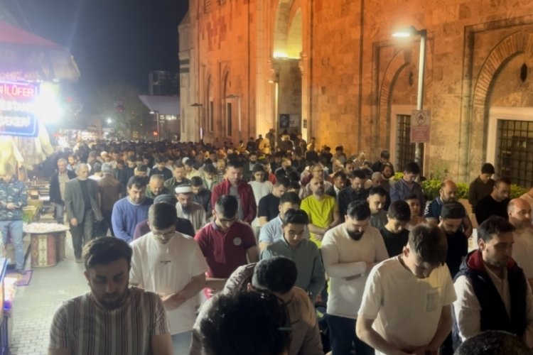 Bursa'da Ulu Camii Kadir Gecesi'nde doldu taştı