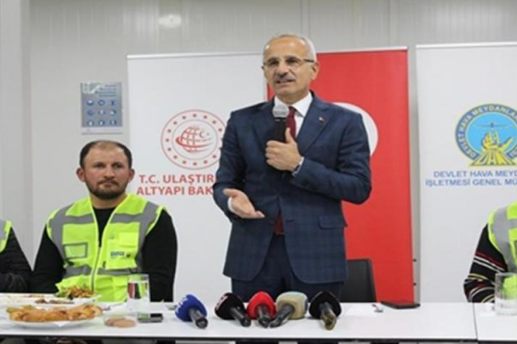 Bakan Uraloğlu iş&ccedil;ilerle iftar yaptı