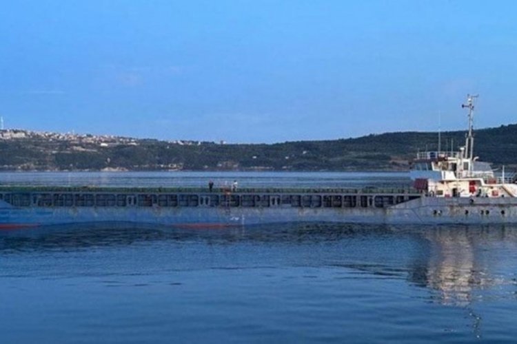 &Ccedil;anakkale Boğazı'nda kargo gemisinde makine arızası