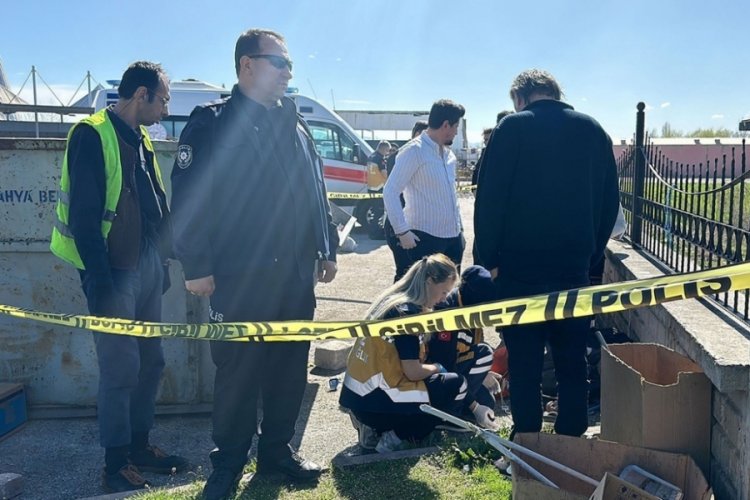 K&uuml;tahya'da bir kişi &ccedil;&ouml;p depolama alanında &ouml;l&uuml; bulundu