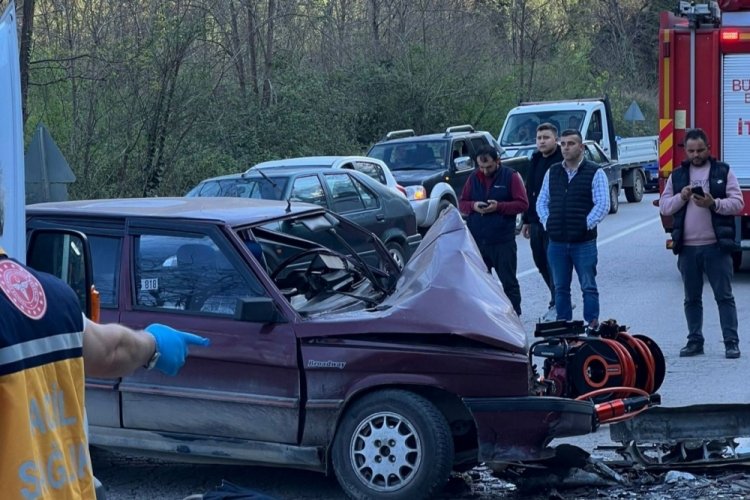 Ordu'da iki otomobil kafa kafaya &ccedil;arpıştı: 9 yaralı