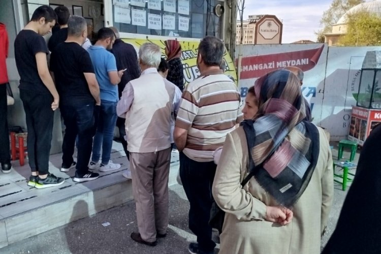 Bursa'da 'ucuz et' kuyruğu!