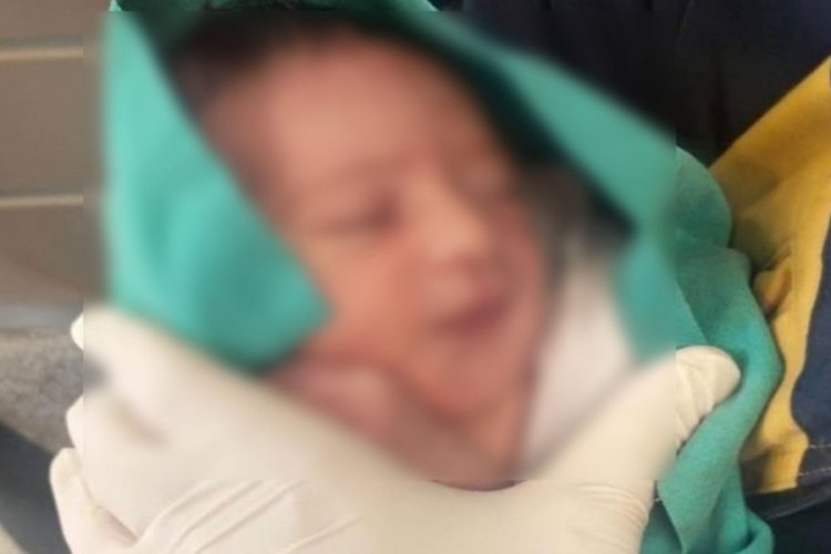 Yeni doğmuş bebek cami avlusunda terk edildi