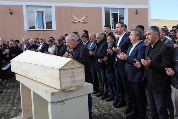 Erzincan'daki madende cansız bedenine ulaşılan Uğur Yıldız son yolculuğuna uğurlandı