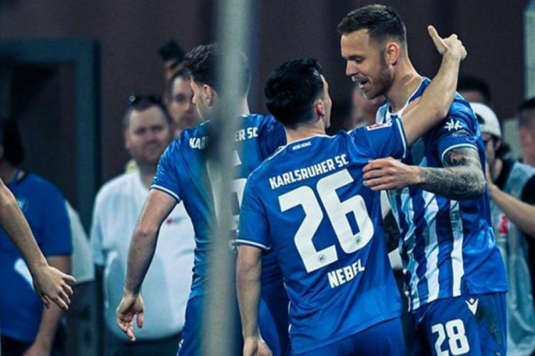 Karlsruher, St. Pauli'yi mağlup etti