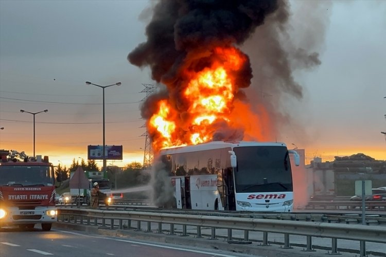 TEM Otoyolu'nda otob&uuml;s yangını!