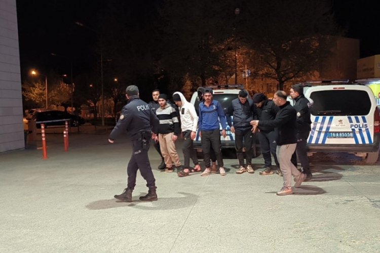 Bursa'da kavga eden ş&uuml;pheliler ka&ccedil;ak g&ouml;&ccedil;men &ccedil;ıktı