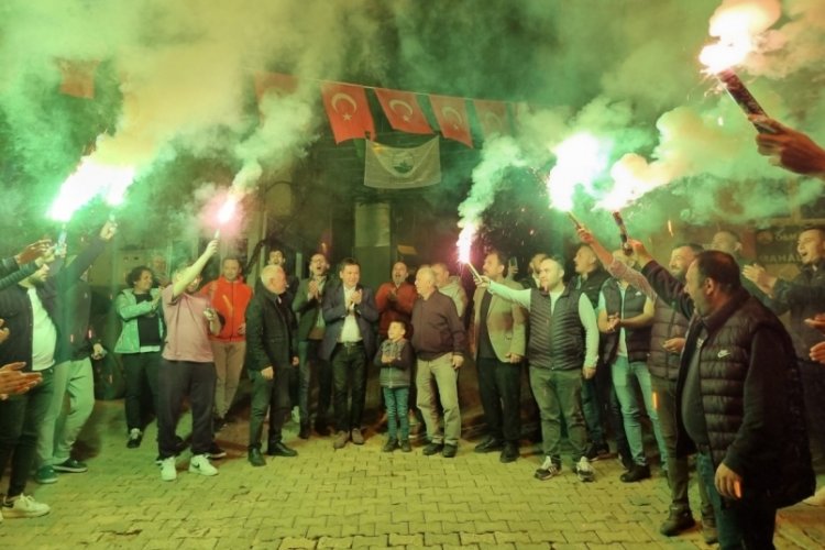 Bursa'da G&ouml;k&ccedil;e&ouml;ren, Başkan Aydın'ı bağrına bastı