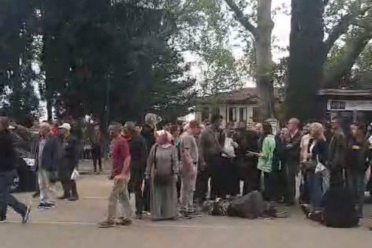Bursa'da motosiklet 2 kişiye &ccedil;arptı!