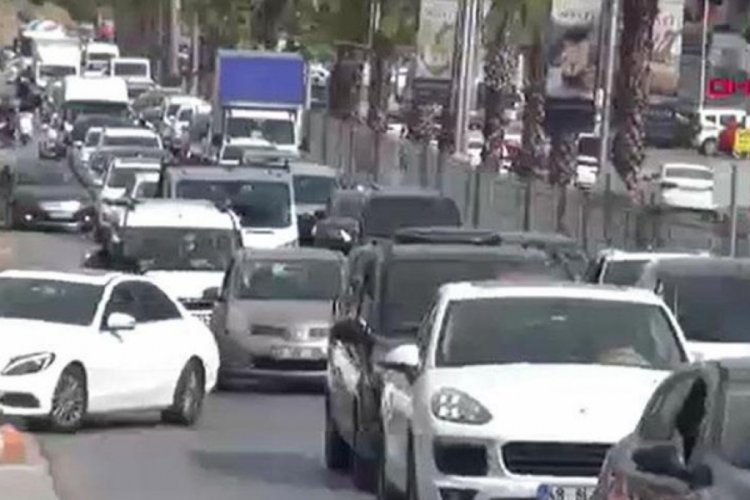 Bodrum'a 24 saatte 15 bin ara&ccedil; giriş yaptı