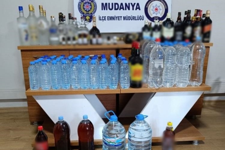 Mudanya'da sahte alkol üretilen depoya baskın: 105 litre sahte alkol ele geçirildi