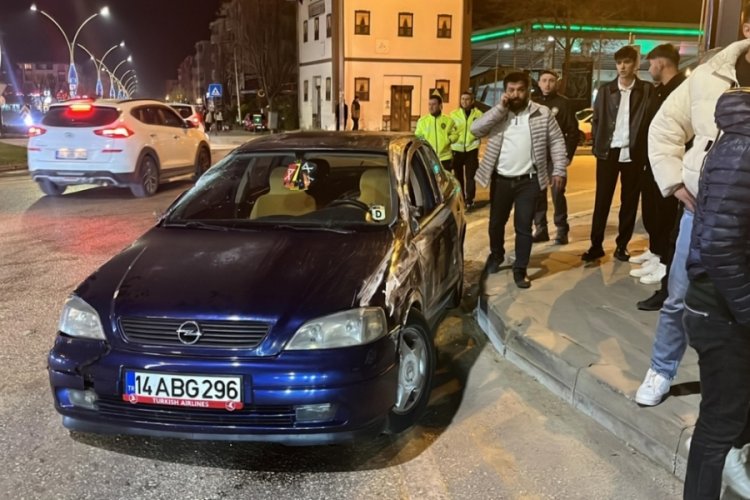 Bolu'da iki aracın kaza yapmasına neden olan s&uuml;r&uuml;c&uuml; olay yerine geri geldi