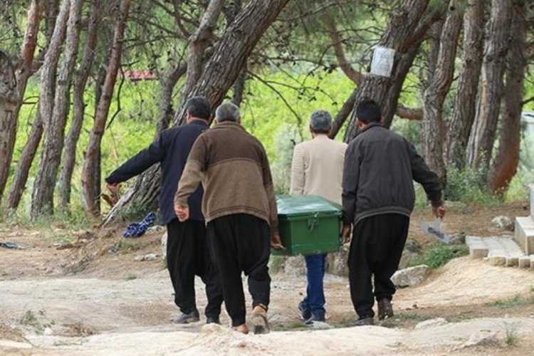 Cezaevinde &ouml;l&uuml; bulundu! Cenazesi k&ouml;yde istenmeyince, başka yerde defnedildi
