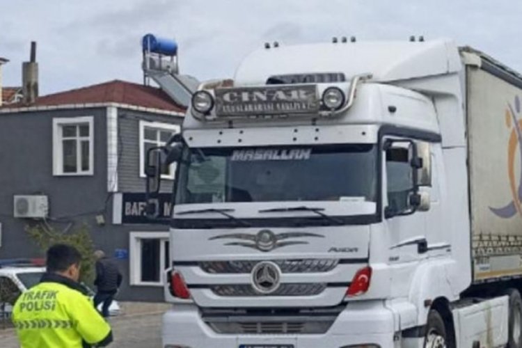 Samsun'da yolun karşısına ge&ccedil;mek isterken canından oldu