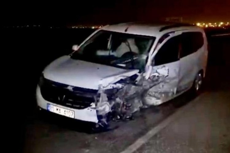 Osmaniye'de hafif ticari ara&ccedil; ile otomobil &ccedil;arpıştı: 5 yaralı