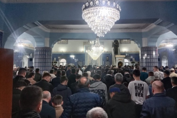 Bursa'da Bayram namazında camiler doldu taştı