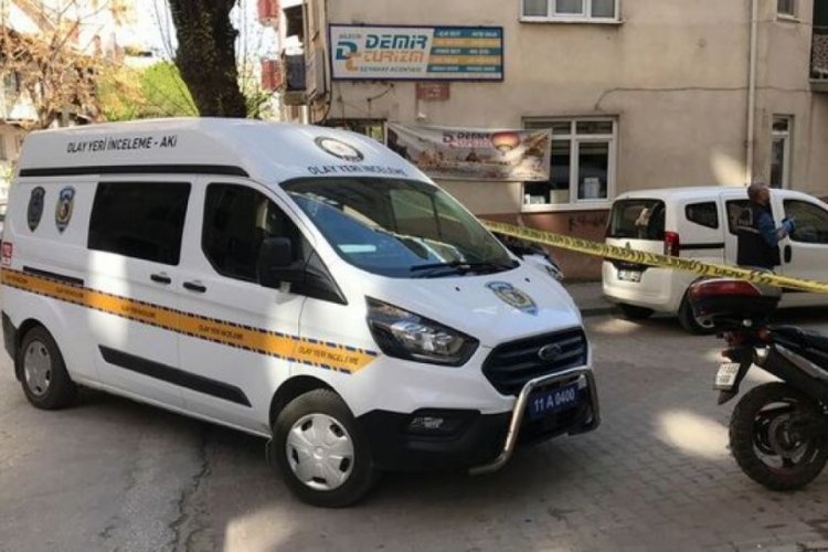 Bilecik'te 22 yaşındaki gen&ccedil; 5.kattan d&uuml;şt&uuml;! Hayatını kaybetti