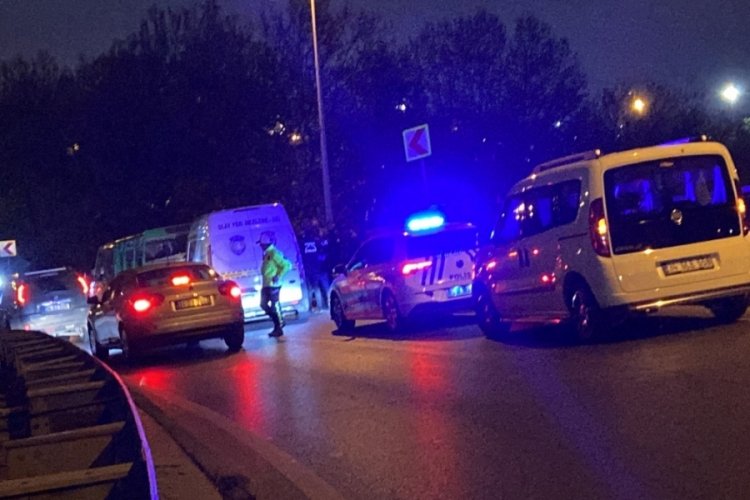 Virajı alamayan motosiklet bariyere &ccedil;arptı: 1 &ouml;l&uuml;, 1 yaralı