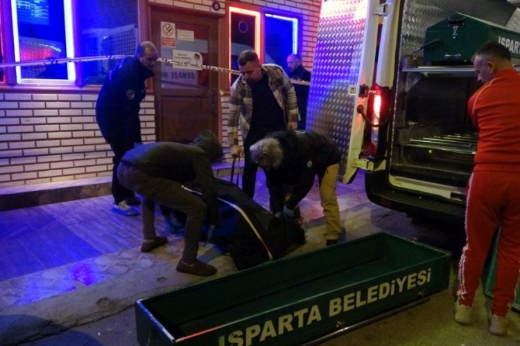 Gece kul&uuml;b&uuml;nde silahlı kavga: 1 &ouml;l&uuml;