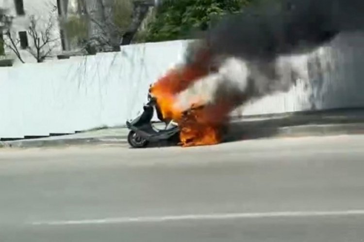 Bursa'da seyir halindeki motosiklet alev alev yandı!