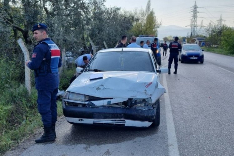 Bursa'da 3 araç birbirine girdi! 2 yaralı