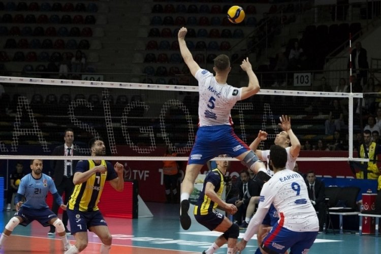 Fenerbah&ccedil;e'yi yenen Halkbank, final serisinde &ouml;ne ge&ccedil;ti