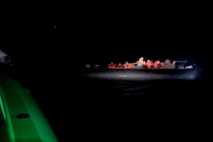 İzmir a&ccedil;ıklarında 58 d&uuml;zensiz g&ouml;&ccedil;men yakalandı