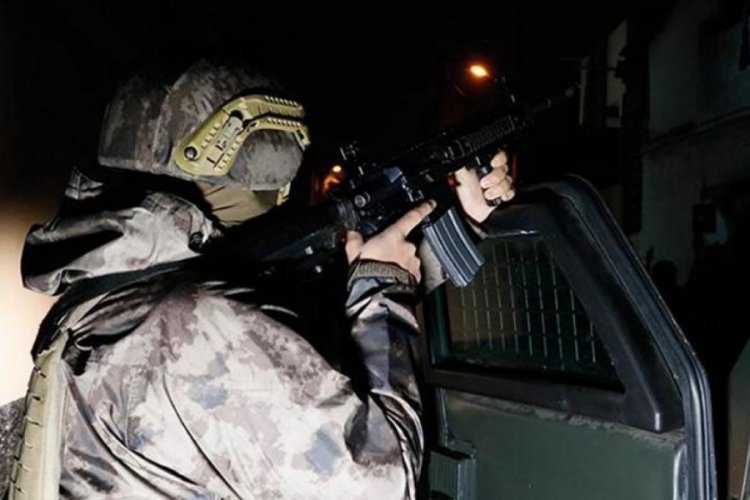 Ali Yerlikaya duyurdu: Bursa dahil 30 ilde 1177 g&ouml;&ccedil;men yakalandı!