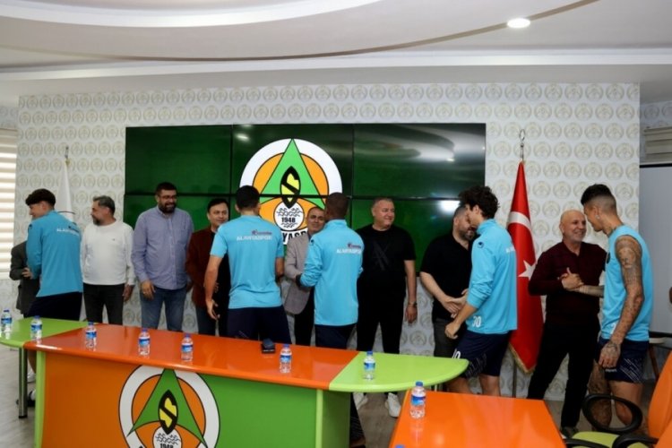 Alanyaspor'da bayramlaşma t&ouml;reni ger&ccedil;ekleştirildi