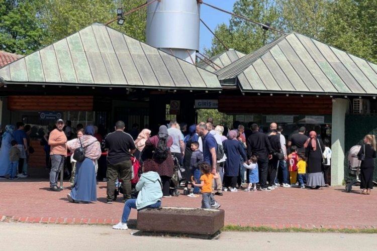 Bursa Hayvanat Bah&ccedil;esi'nde bayram yoğunluğu