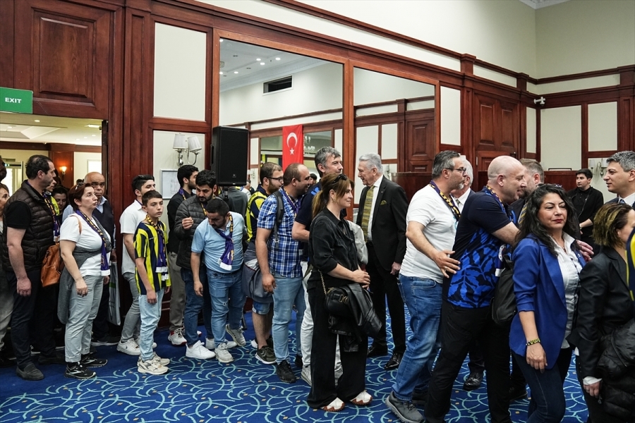 Fenerbah&ccedil;e'de bayramlaşma t&ouml;reni yapıldı