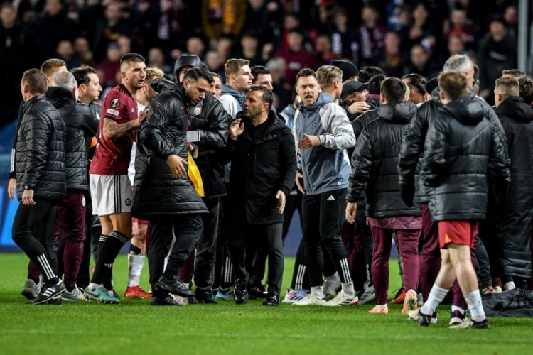 Okan Buruk'a UEFA'dan ceza geldi