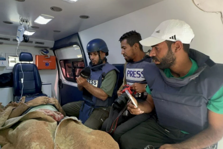 İsrail'in saldırısında TRT Arap&ccedil;a kameramanı yaralandı