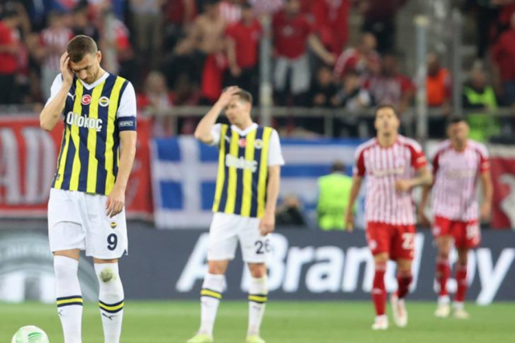 Olympiacos taraftarlarından skandal tezah&uuml;rat! UEFA'nın cezası merak konusu oldu