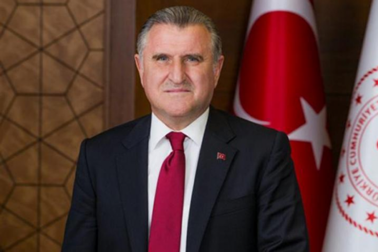 Bakan Bak, Fenerbah&ccedil;e Alag&ouml;z Holding'i tebrik etti