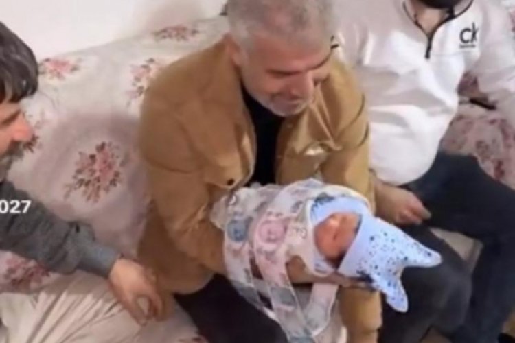Yenidoğan bebeği paraya sararak kundakladılar