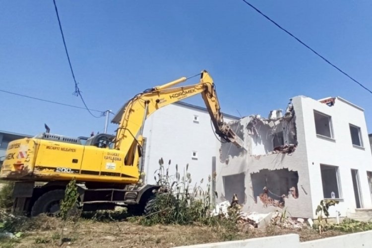 Mudanya'da 5 yılda 40 kaçak yapı yıkıldı