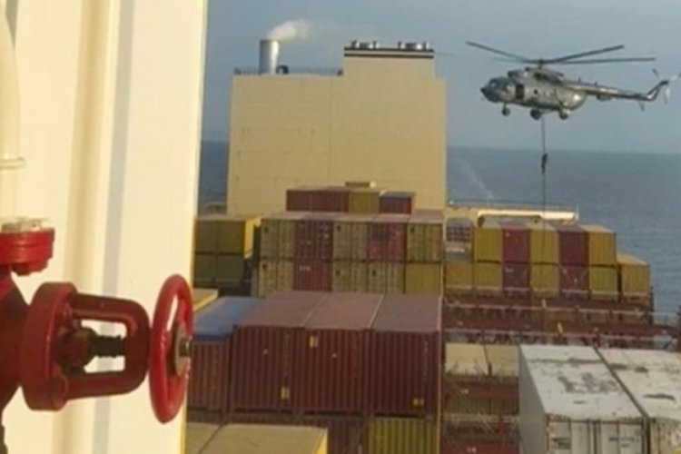 İran'dan H&uuml;rm&uuml;z Boğazı'nda İsrail gemisine baskın